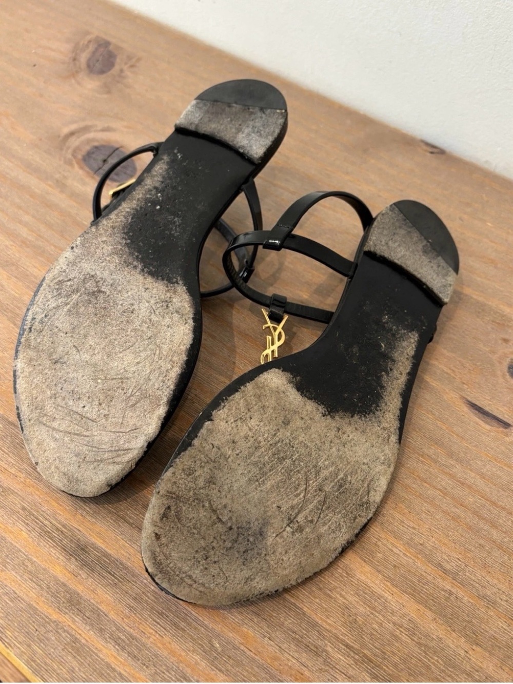 Saint Laurent Cassandra YSL t- strap black patent leather flat sandals 38.5 - Picture 7 of 8
